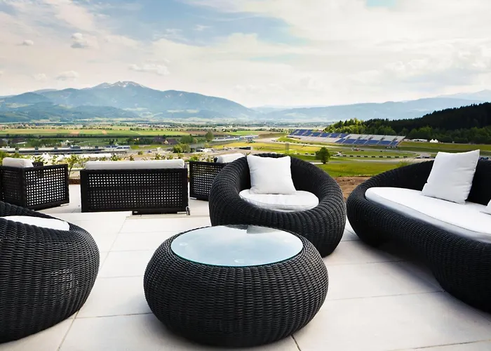 Tauroa Enzingerhof Hotel *